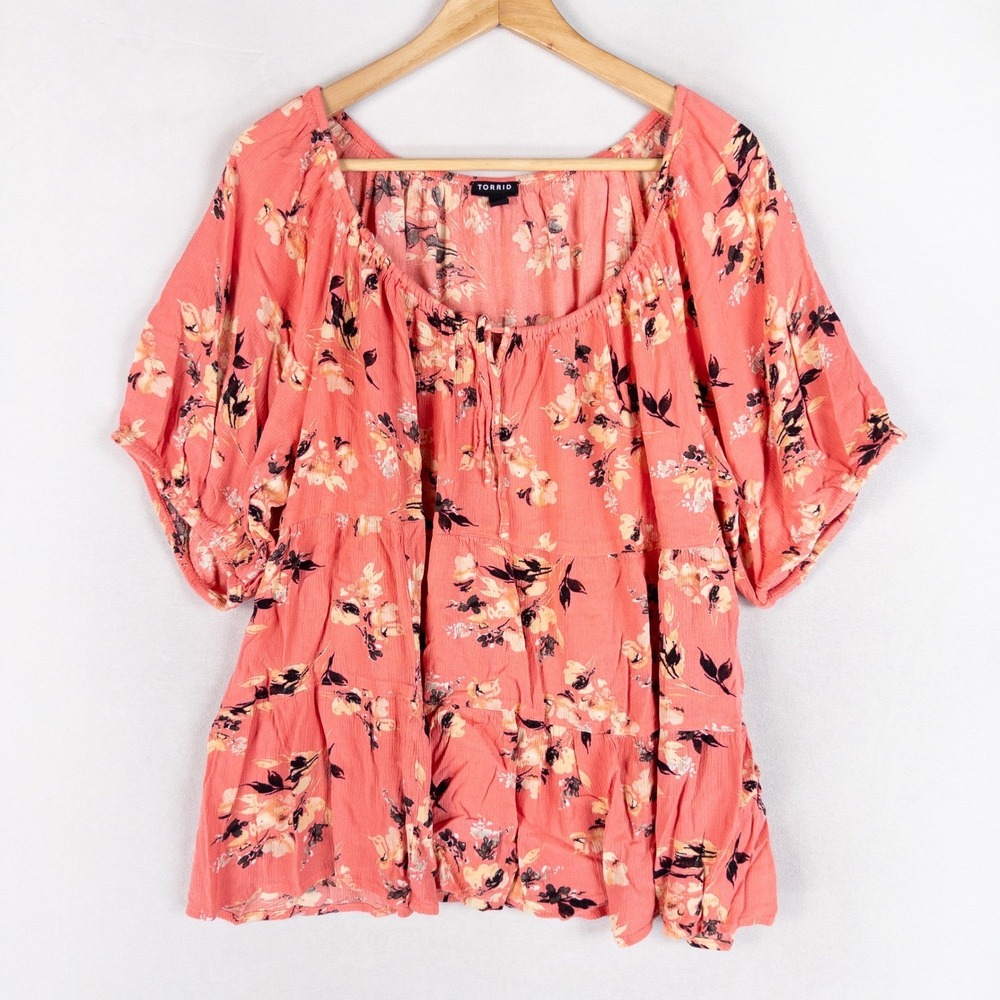 Torrid Womens Babydoll Top Plus Size 2 Coral Pink Floral Tiered Boho Feminine